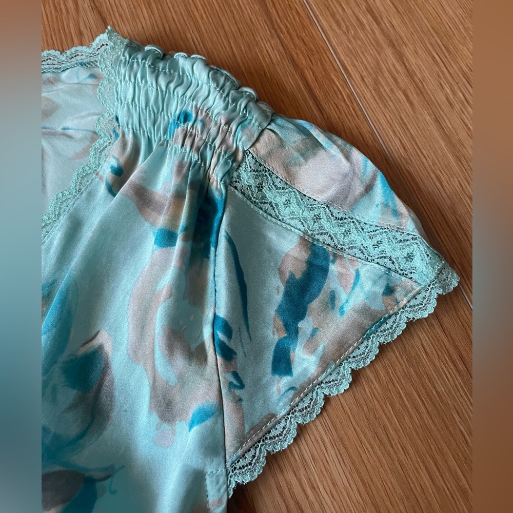 Bandolino silk floral blouse, size 12 - Picture 4 of 9
